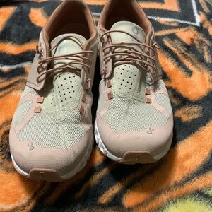 WOMEN’S On Cloud size 11